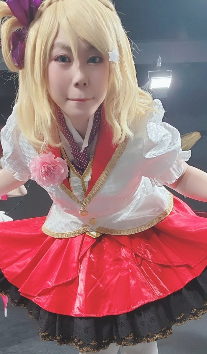 miohuwa's tweet photo. ずーーーーーっと着たかった

お衣装

やっと着れたんだ❗

#cosplay #小原鞠莉　#ラブライブ
#詩穂のコスプレ 　#Azure https://t.co/vo6eVUiVxe