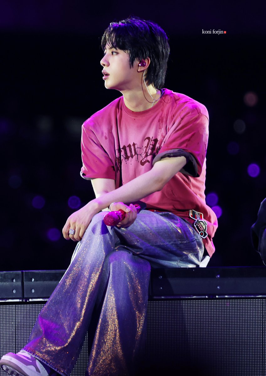 btsforever1207's tweet photo. 260801 BTS ARIRANG East Rutherford HD     

#BTS_WORLDTOUR_ARIRANG #방탄소년단진 #JIN #진 https://t.co/jtxQH5b3lh