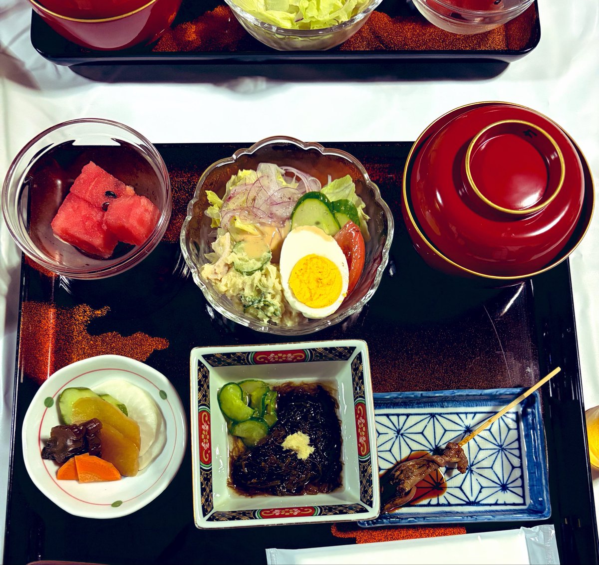 negi_514's tweet photo. お宿の豪華な夕食。 https://t.co/3HiShKJYbh