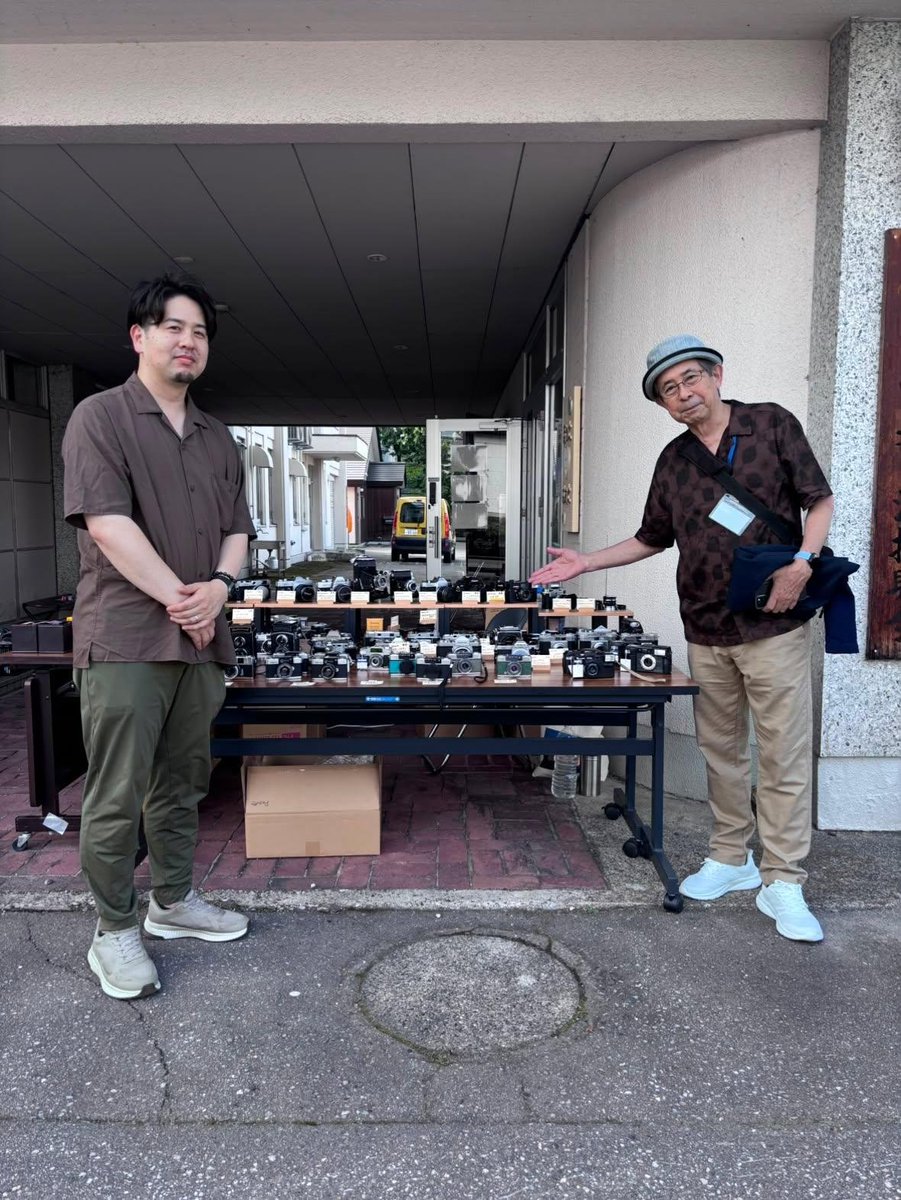 InheritCamera's tweet photo. たくさんのお客様や、大先生方にお越しいただいて、頑張ってくださいとお言葉いただきました。

自分のやっていることは間違ってないと、少し自信になりました💪🏻

大西先生、ハービー先生、そして今年の東川賞海外作家賞のマルティナ先生！
ありがとうございました！

明日から通常営業！ https://t.co/yzCrsxLbco
