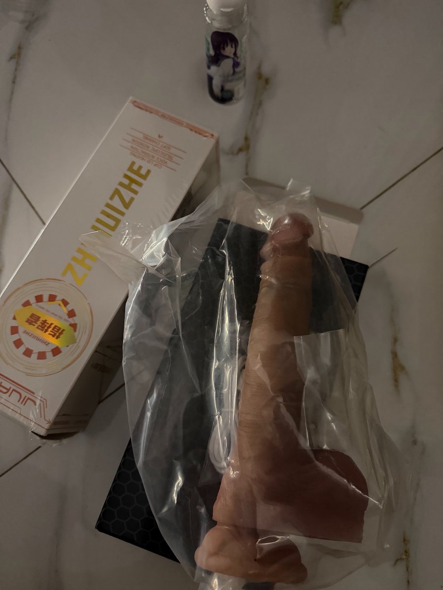 Hilfjmd's tweet photo. chuẩn bị quà gặp mặt này không biết ngta có thích ko nhỉ … https://t.co/BFZTArDcZ8