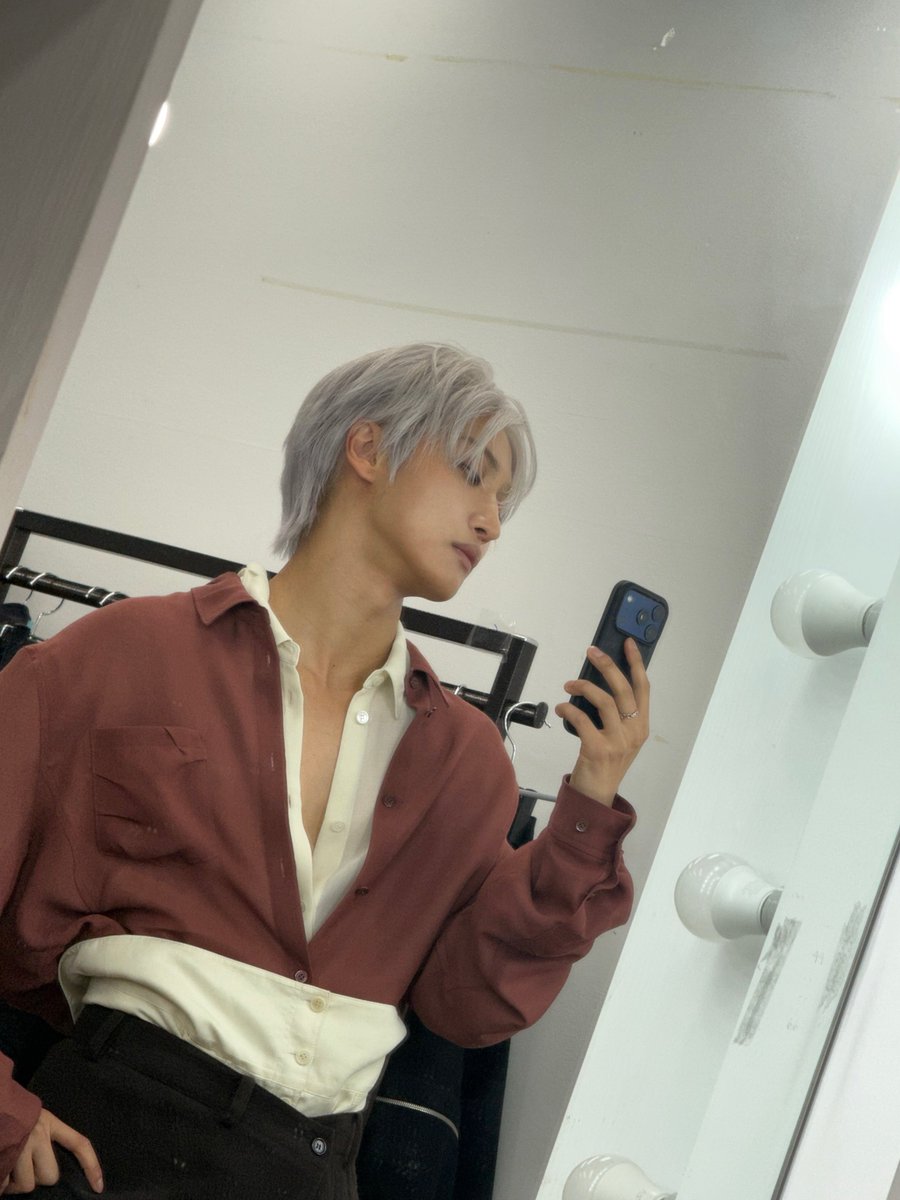 pshsource's tweet photo. PIRATE PRINCE PARK SEONGHWA!!! https://t.co/0pAH9VzFPL