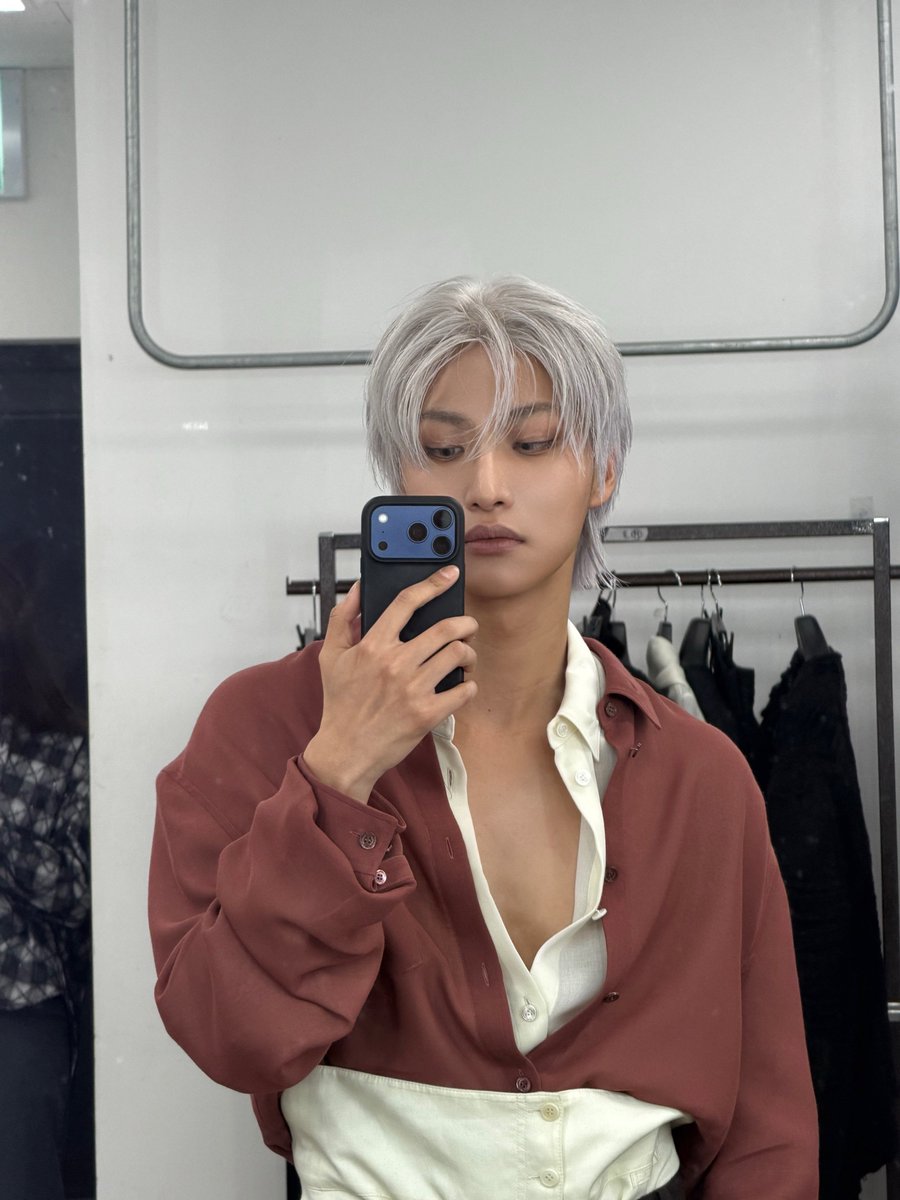 pshsource's tweet photo. PIRATE PRINCE PARK SEONGHWA!!! https://t.co/0pAH9VzFPL