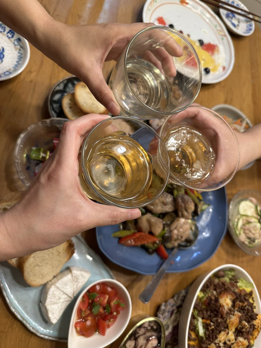 CheeryKids's tweet photo. メルボルンで出会った友だちと千葉県で乾杯🥂 https://t.co/bPOQxhi9FR