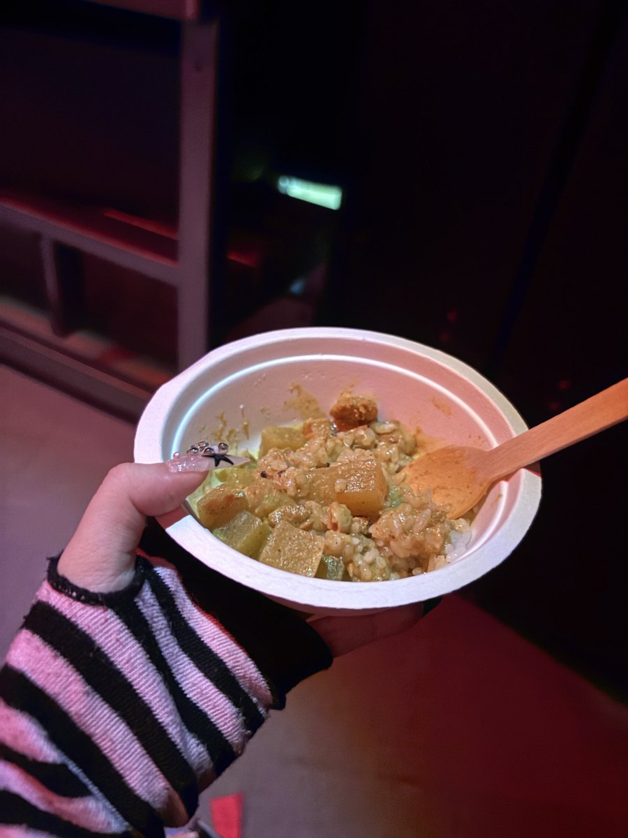 aotolly's tweet photo. ギリ食べられる辛さでした！うまー
でも水かなり飲んだ
辛いっちゃ辛い
わたしの限界、これかも https://t.co/LgMRSYEZhF