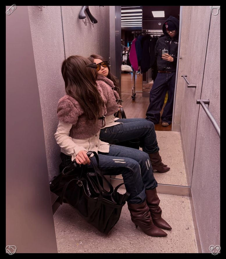 Raja_3014's tweet photo. 🥗Life's lessons are born from everyday moments. I choose to tackle the laundry, collecting my garments and separating whites from colors. As I pause before carrying the basket to the laundry area, I position myself in front of the tall mirror, grasping the laundry hamper, and s https://t.co/D5qvAKGCJX