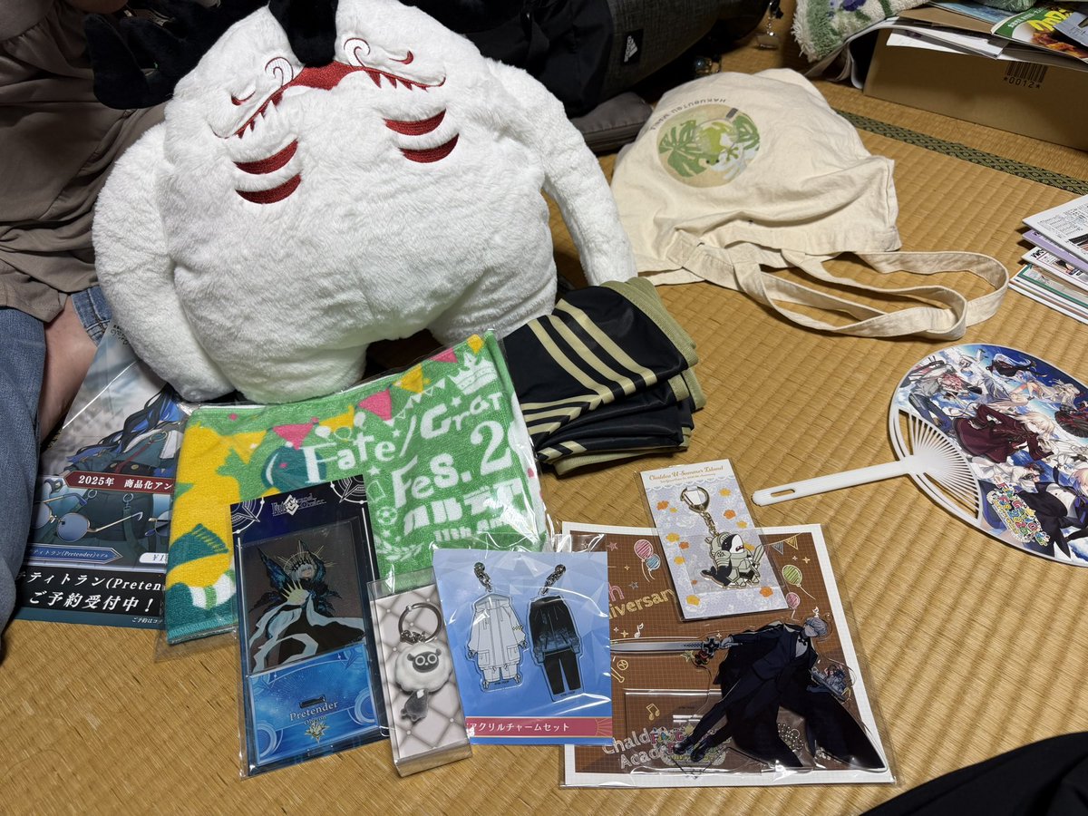 mnz51081's tweet photo. ありがとうFGOfes &amp;FGO展
お母さんにお土産をたっぷり買ってこれた
方向性剥き出しとか言わないでね https://t.co/NSjmtaKHPp