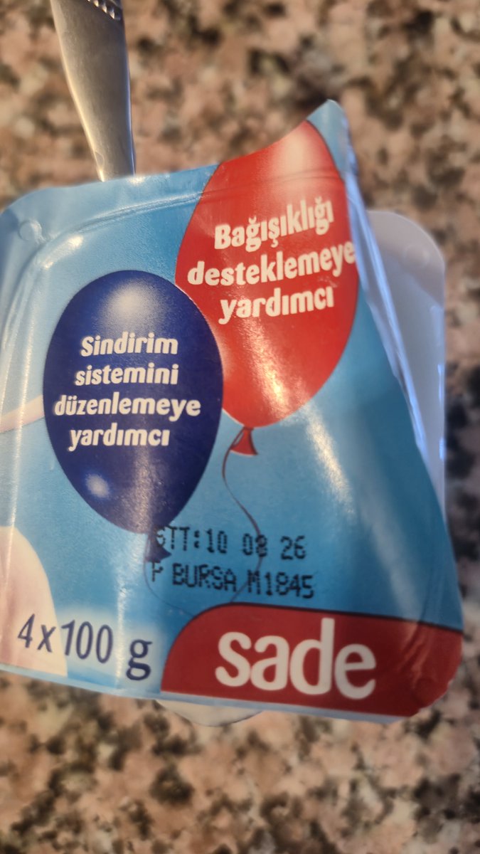 Cemreteachy's tweet photo. Bebekler için üretilen Babymix yoğurdun son kullanım tarihine daha günler varken hali....Cok ama çok üzücü #sütaş https://t.co/qxgwCviDkc