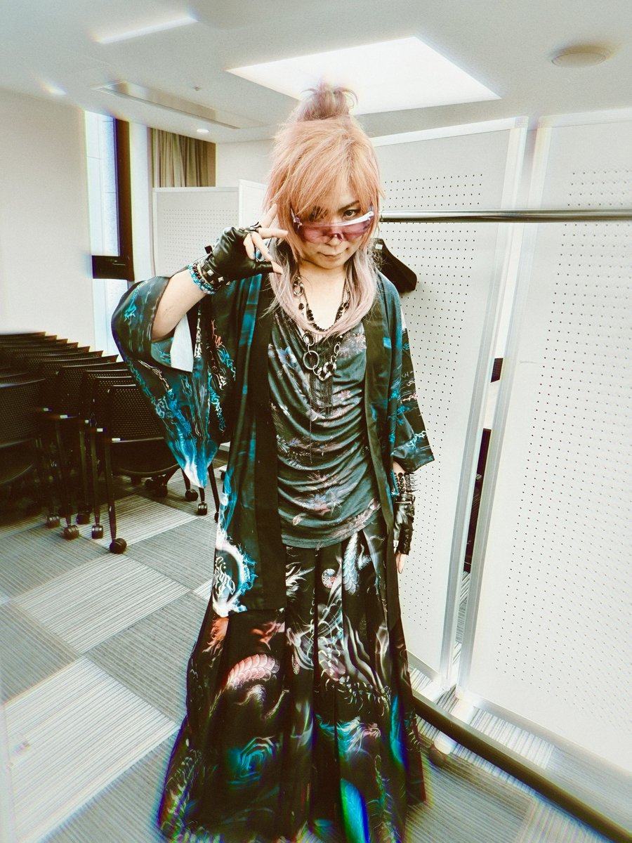 Ricky_A_Prmkv's tweet photo. 本日はこちらにて３曲歌唱♪♪♪♪( ´θ｀)ノ

＜SET LIST＞
01_ヨウコソサヨウナラ/Ricky.A.P
　ーMCー
02_ELEMENTS/RIDER CHIPS
03_What's your FIRE/RIDER CHIPS

ハレザ用の新衣装で陽射しと風と歓声を浴びながら歌う晴れ舞台は最高に気持ち良かった☀️🌪️📣✨

盛り上げてくれたA☆myならびに他アーティストファンの皆様、ハイパー39ありがとうございました📣📣📣💕💕💕

#Harezaの日 
#Hareza池袋
#亜咲花
#DJMOTSU
#DASEIN
#RIDERCHIPS