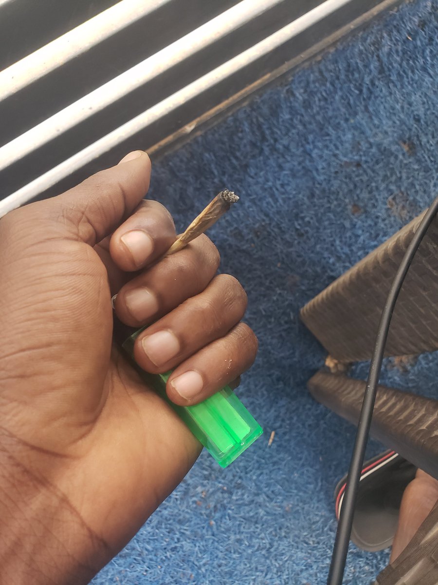 EmlexB's tweet photo. What do you think about smokers?? https://t.co/u8ntl7ZUnh