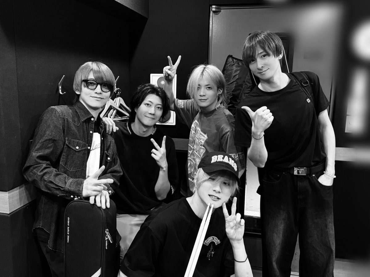 10th_If_'s tweet photo. #舞台IF

FISTS バンド練習🤛

▼チケット一般発売中▼

ローソンチケット
https://t.co/R1IQ5gVgqD

チケット詳細
https://t.co/HdcuTXtZut https://t.co/J09kstlwke