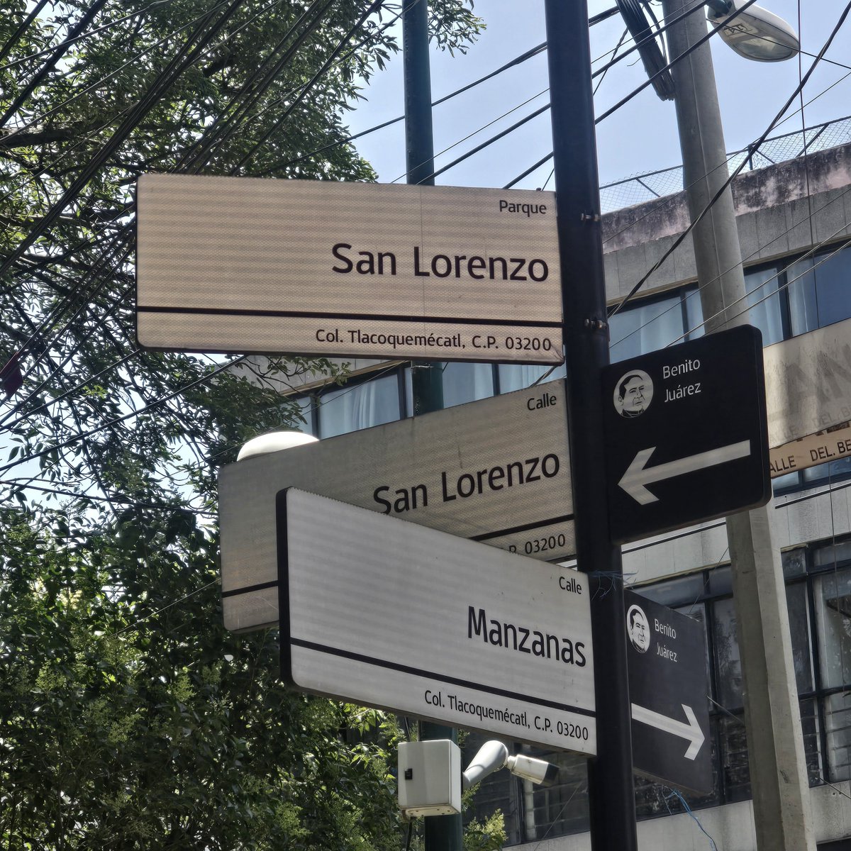 K71Moni's tweet photo. @BJAlcaldia #baches @tlacodelvalle asi todo alrededor del Parque San Lorenzo de vdd que esta administración está muy mal https://t.co/hCR2nebH9T