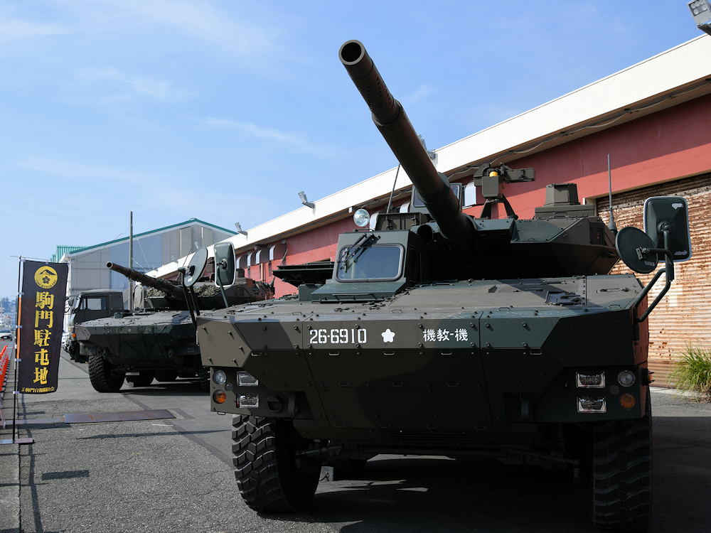 GALLERY_MAD's tweet photo. 昨日(8/1)、今日(8/2)と清水みなと祭りのマリンフェスタへ。F-2Aの展示飛行は百里から。ここからの飛来は初めてではないでしょうか。護衛艦のお見送りは例のごとく三保半島で。対岸には〈ちきゅう〉がいます。
#清水みなと祭り https://t.co/5FIPTC6Ans