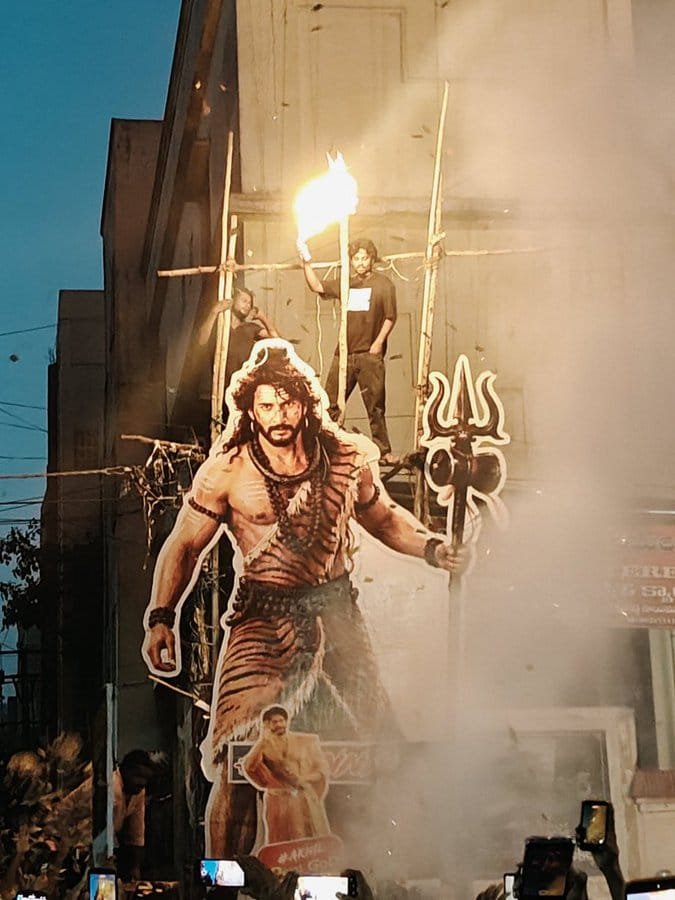 LetsXOtt's tweet photo. When it comes to celebrating Their Idols @urstrulyMahesh fans >>> Any 🙏 https://t.co/55grbgFJwK