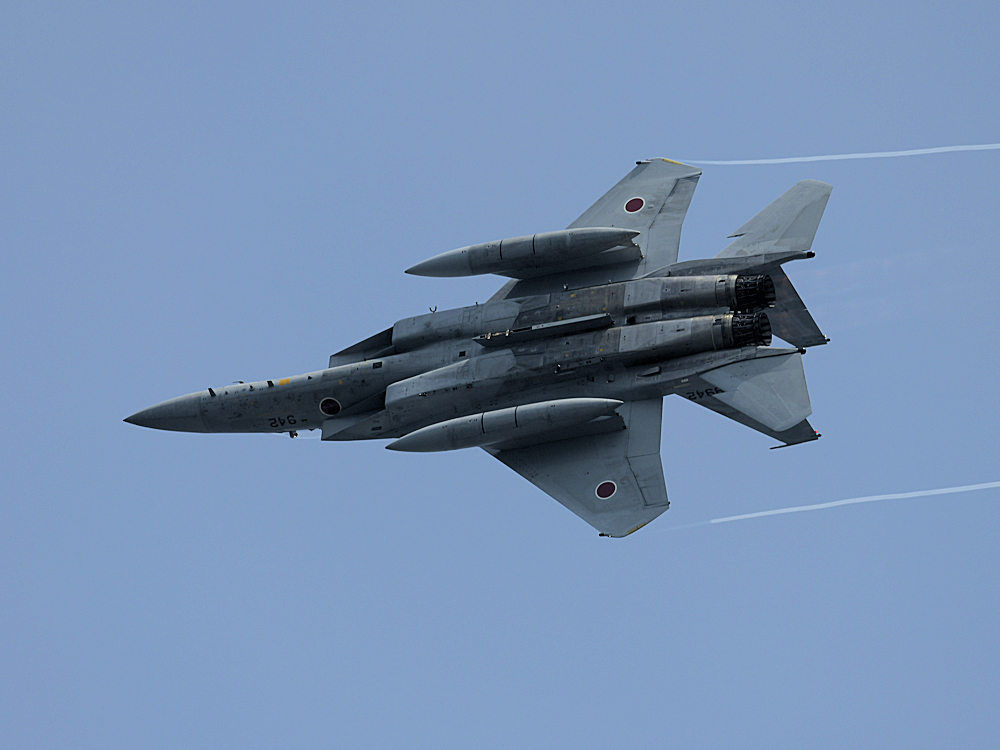 GALLERY_MAD's tweet photo. 昨日(8/1)、今日(8/2)と清水みなと祭りのマリンフェスタへ。F-2Aの展示飛行は百里から。ここからの飛来は初めてではないでしょうか。護衛艦のお見送りは例のごとく三保半島で。対岸には〈ちきゅう〉がいます。
#清水みなと祭り https://t.co/5FIPTC6Ans