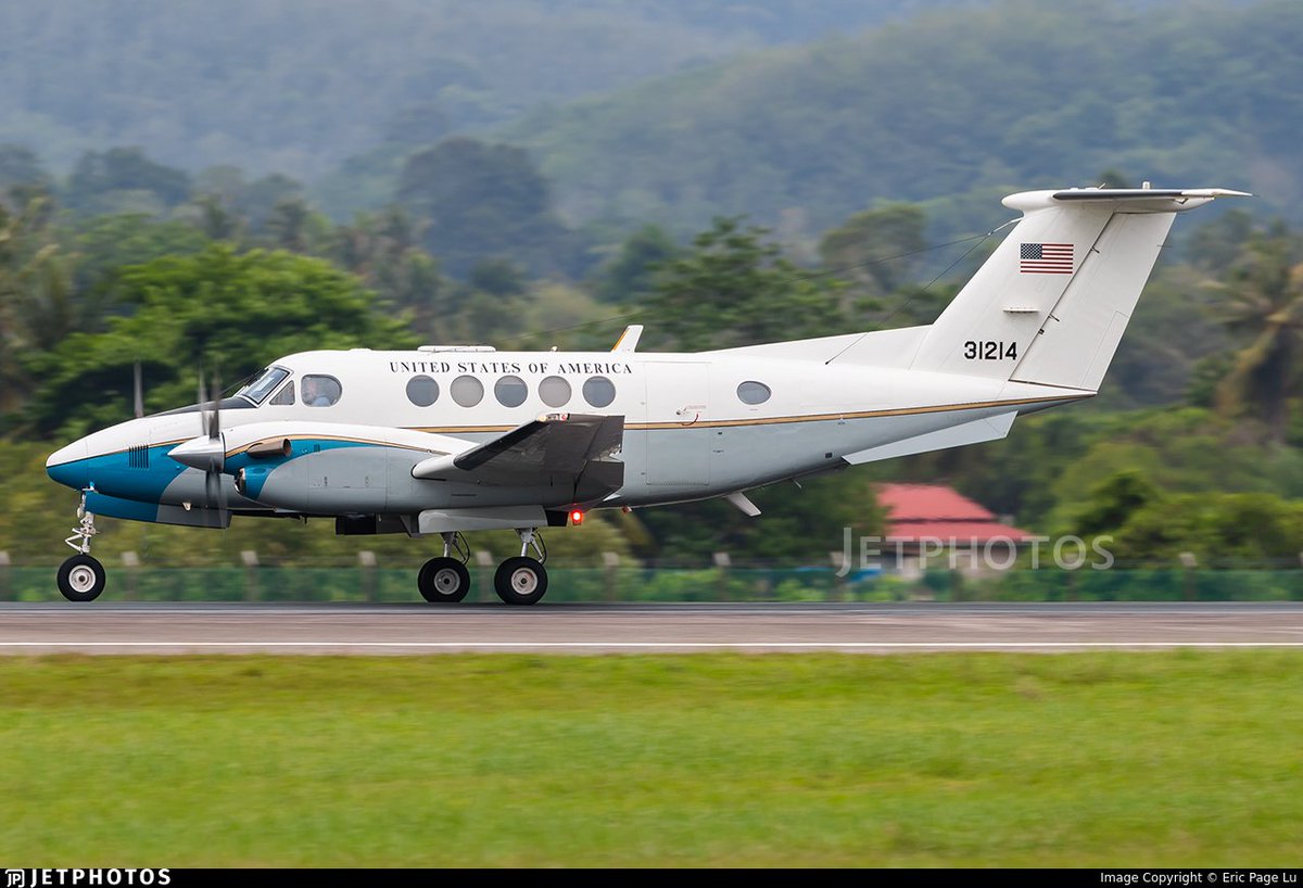 Flightwatcher1's tweet photo. #USAF C-12C Huron    
Código de llamada: SPAR61 (Special Priority Air Resource)    
Matrícula: 73-1214    
Hex: #ae08c0
Desde Maiquetía🇻🇪 hasta El Guri🇻🇪.
Aún no se confirma quiénes son los VIP's, aunque al juntar todos los destinos pareciera que se trata de la delegación del Departamento de Estado de EE. UU. dirigida por el subsecretario Jeremy Lewin. 🤔
No pareciera que fueran militares, ya que los destinos, aunque estratégicos, responden a muy distintas áreas.
Como detalle curioso, parece que @LauraLoomer tiene una "culebra" con él, este es entonces de los buenos..
#Southcom #Venezuela #USA