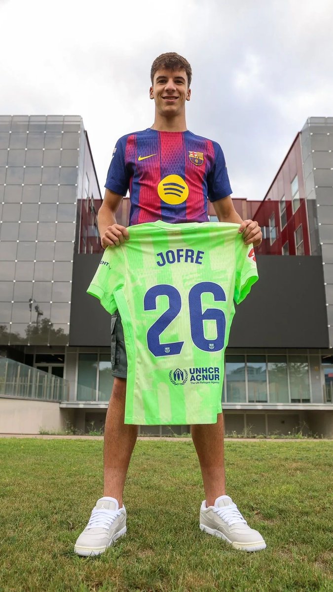 Joshuaakimmich6's tweet photo. 19 años. Contrato hasta 2028. El Ajax quiere llevarse a Jofre Torrents, una de las joyas de La Masia.
¿Dejar salir a un talento con tanto potencial es una equivocación del Barça o una decisión acertada para acelerar su crecimiento?
#FCBarcelona #Ajax #Torrents #Jofre https://t.co/plgorh9Bke