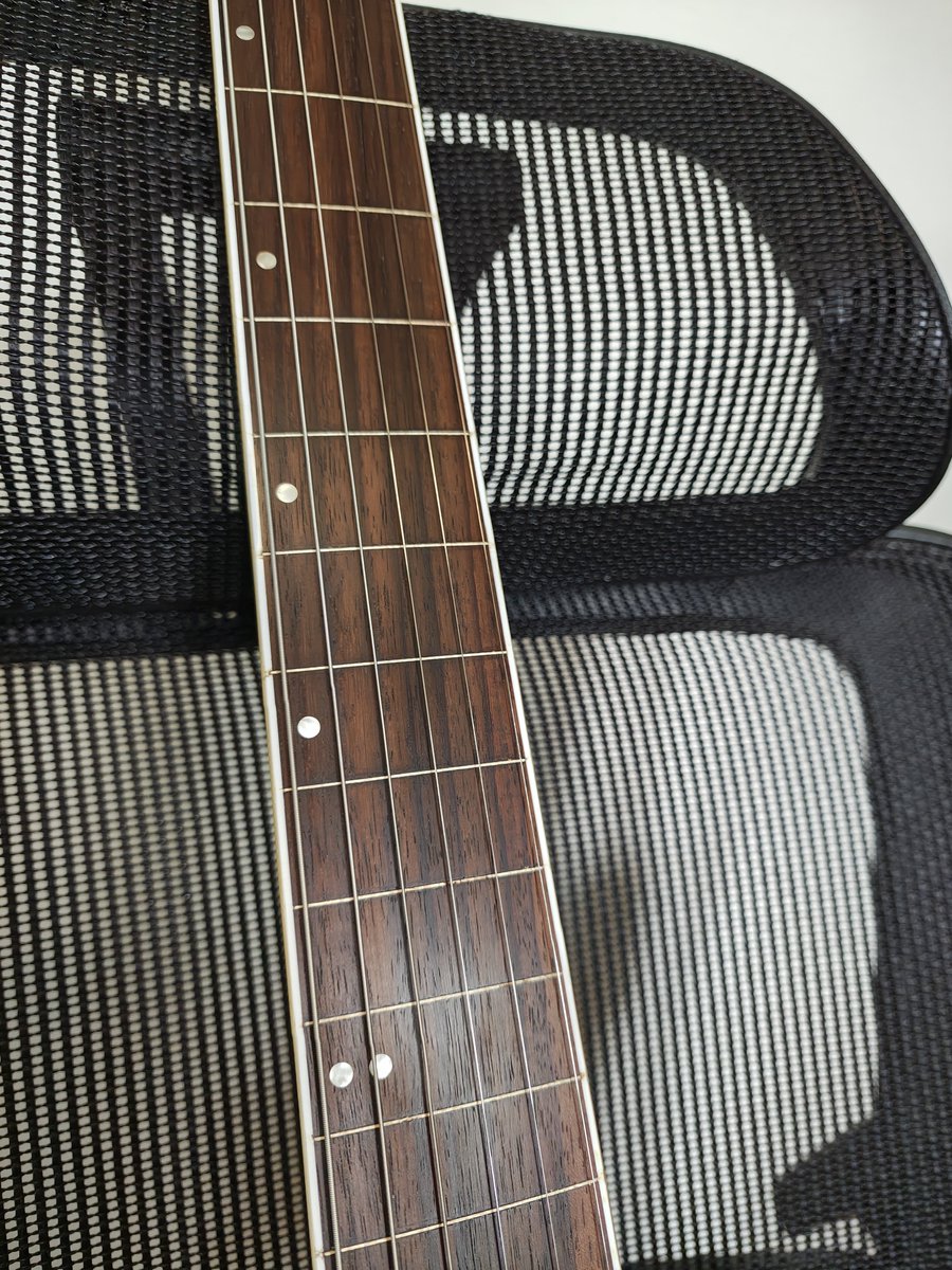 onickman's tweet photo. フレットレス化！全然音ちゃんと鳴らせてないけど面白い！そしてSUGIZO様の凄さを再認識 https://t.co/JxMHmWEGIA