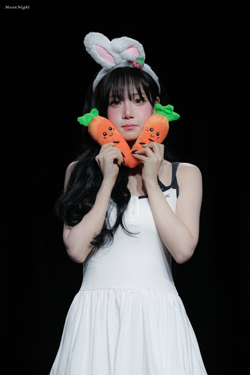 8S_thginnooM's tweet photo. 260802

토끼냥이

#tripleS #트리플에스
#김나경 #Nakyoung https://t.co/oCtrGV1WdU