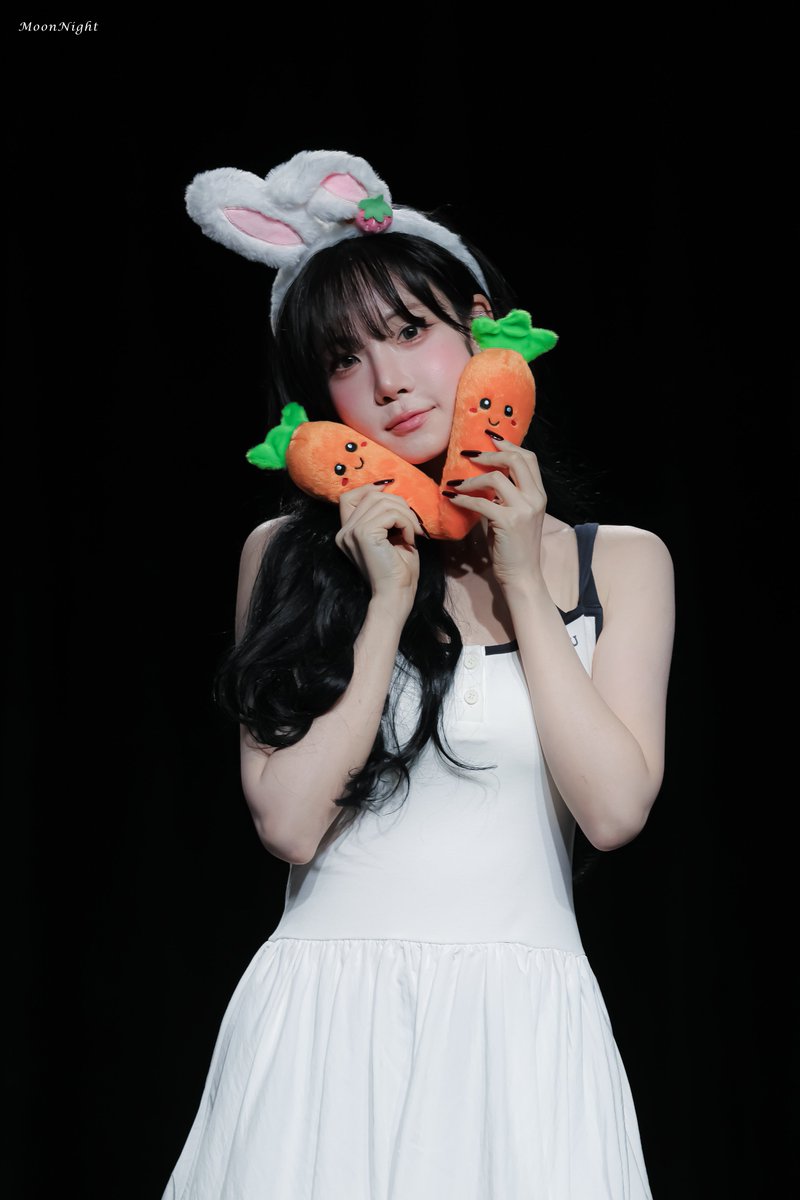 8S_thginnooM's tweet photo. 260802

토끼냥이

#tripleS #트리플에스
#김나경 #Nakyoung https://t.co/oCtrGV1WdU