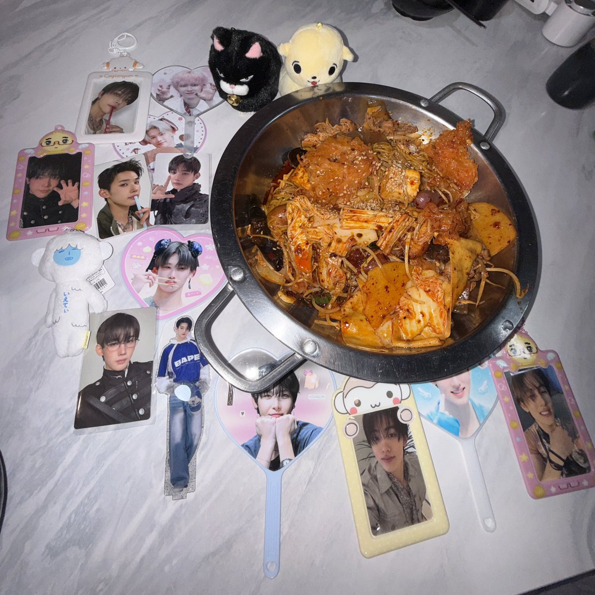 wanxgmato's tweet photo. 네임보드깎기
라는행위 사랑안하면못하는일이엇네요
그치만 너무 예뿌다 🫪🫰🫰 https://t.co/tsIyYuY0yq