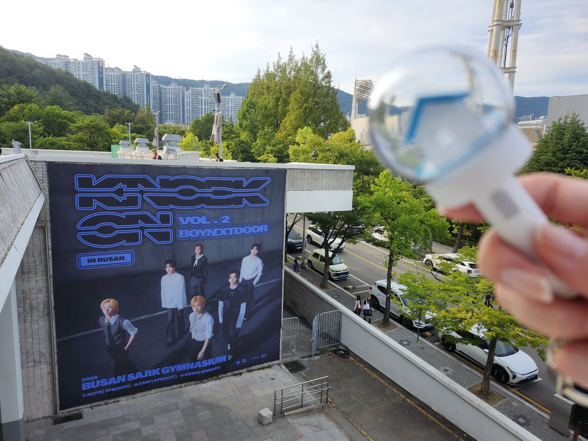 mieuxsick's tweet photo. 8/1ボネクド釜山コン→8/2スキズソウルコンというなんとも私的にお得でアクティブな週末。
ボネクドは中堅としてもう一歩上がれるかという必死さ、スキズはメンバー入隊前最後のワールドツアー幕開けというところで、種類の異なるそれぞれの切実さを感じたな
#KNOCK_ON_Vol_2
#RUN_IT #RUN_IT_SEOUL https://t.co/gVZBjeXfOb