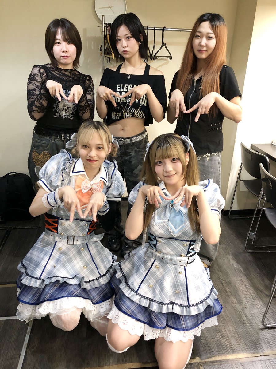 KIKAN_GENTEI_S's tweet photo. 昨日は新人【(仮)期間限定】正式デビュー！イベント出演の際、ご一緒させて頂いたユニットさんとの記念撮影の図。
ダンスユニット Morphoさんとも一緒に撮影頂きました！ステージパフォーマンスが素晴らしすぎる！！当ユニットも見習い頑張るぞ！今後もご一緒させて下さい！宜しくお願いいたします！ST https://t.co/ZxiKwBT3zu