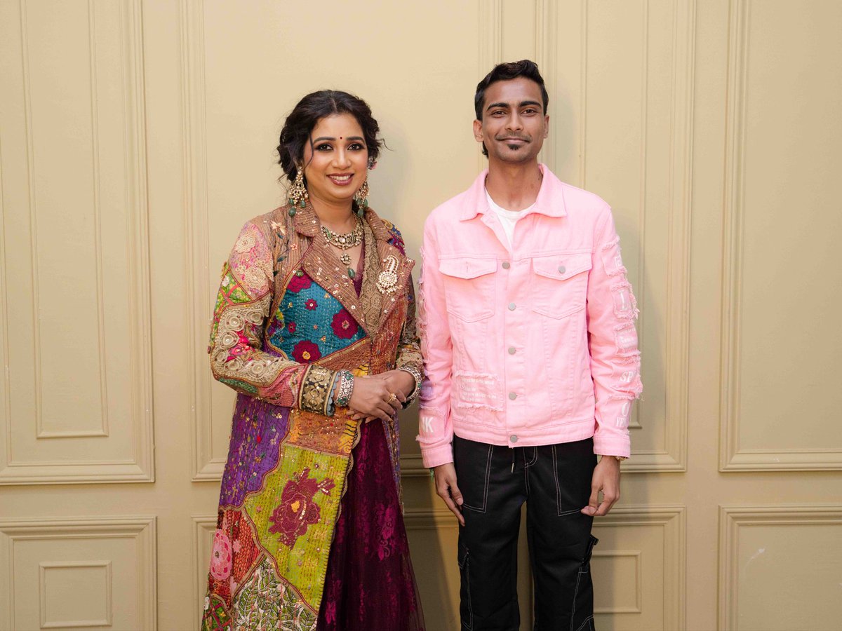 naresh__off_'s tweet photo. Only people who been with  me for long know how many times I have posted about the QUEEN SHREYA GHOSHAL😭😍🥹🫶🏻 

I finally met her after long years .. My bestest day of my life @shreyaghoshal  🫶🏻👑 Munbe vaa in live from you is my most precious moment of my life #ShreyaGhoshal https://t.co/WmeHeozxOX