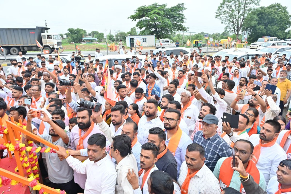 iJagdishBJP's tweet photo. જ્યાં સમરસતા છે, ત્યાં સમૃદ્ધિ છે,
જ્યાં સમાનતા છે, ત્યાં સશક્ત સમાજ છે.

સંત શિરોમણી શ્રી ગુરુ રવિદાસ મહારાજની ૬૫૦મી જયંતી નિમિત્તે યોજાયેલી 'સમરસતા સંકલ્પ અભિયાન' અંતર્ગત 'ભવ્ય કળશ યાત્રા'નું પાટણ જિલ્લાના વિવિધ સ્થળોએ સ્વાગત કરવામાં આવ્યું.

#SamrastaSankalpAbhiyan https://t.co/w2y1WACpVG