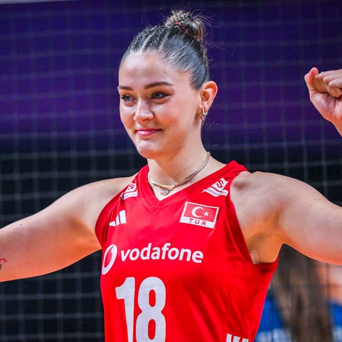 Temmzvolley's tweet photo. Hem kadınlar hem de erkeklerde VNL Finallerinde mücadele eden ülkelerin dereceleri

🇹🇷TUR
#VNLW 🏆
#VNLM  6.

🇺🇸USA
#VNLW  5.
#VNLM 🥈

🇮🇹ITA
#VNLW 3.
#VNLM 5.

🇯🇵JPN
#VNLW 7.
#VNLM 4. 

🇨🇳CHN 
#VNLW 4.
#VNLM 8. https://t.co/FnnUseQyFv