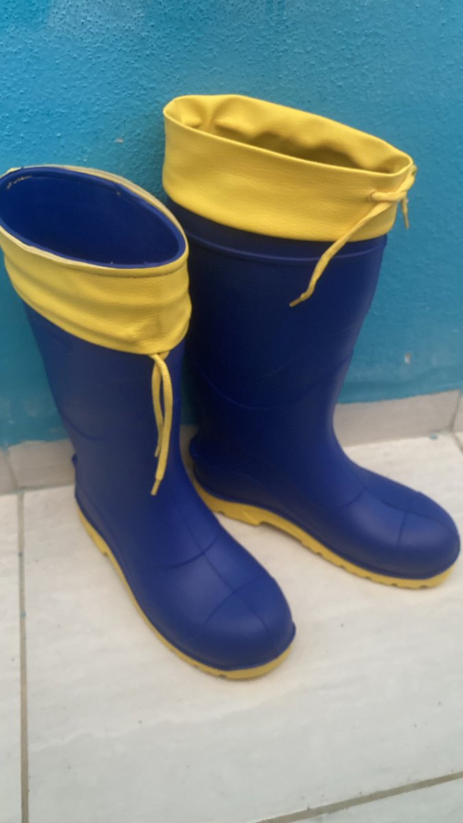 latex_bootss's tweet photo. New boots, a gift from a friend https://t.co/2LqLHNB1lZ