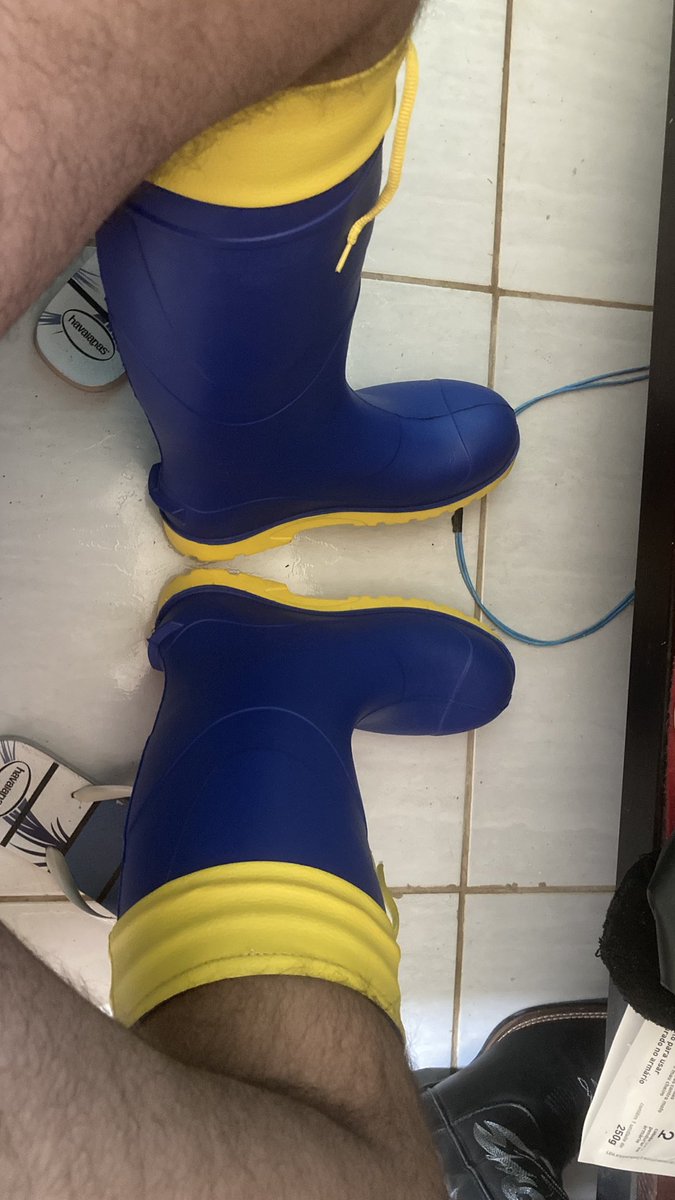 latex_bootss's tweet photo. New boots, a gift from a friend https://t.co/2LqLHNB1lZ