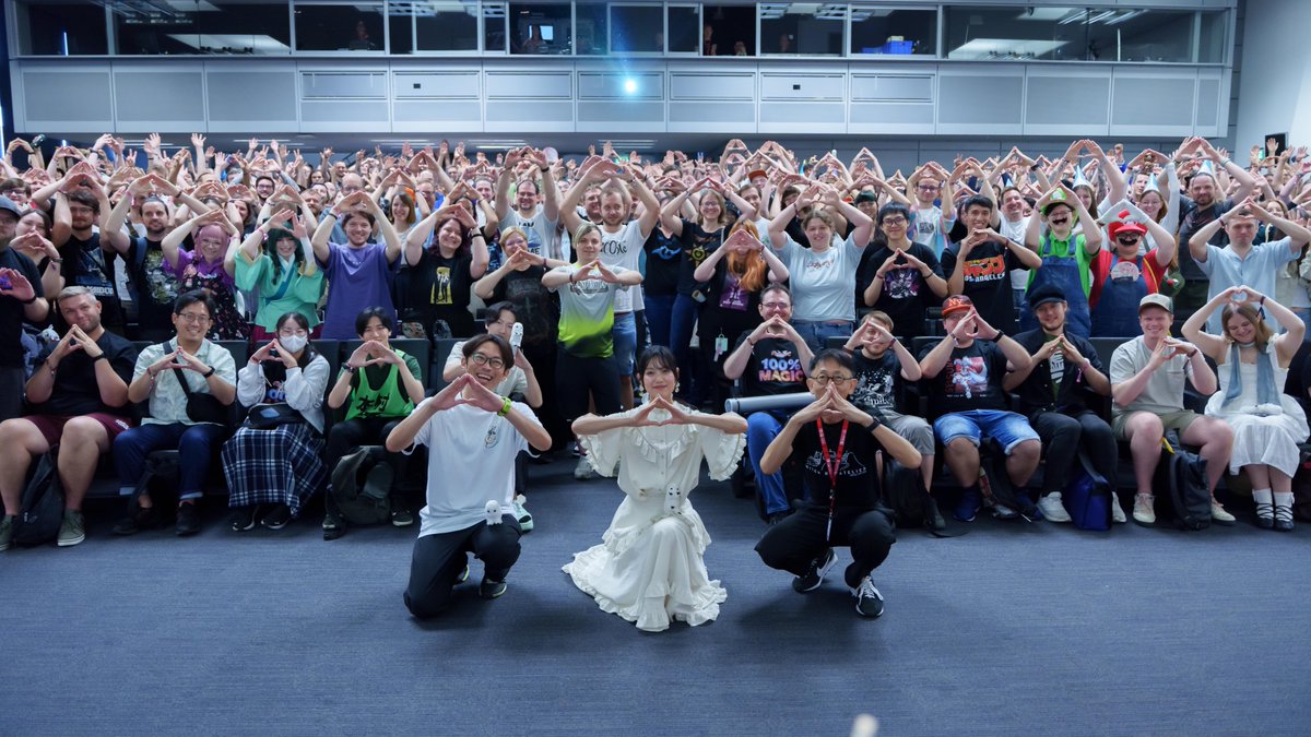 Crunchyroll_de's tweet photo. Das Panel zu Atelier of Witch Hat war wirklich ein magisches Erlebnis! ✨

🔸 Rena Motomura (jp. Stimme von Coco)
🔸 Ayumu Watanabe (Regisseur)
🔸 Hirotsugu Ogo (Produzent)

Vielen Dank an alle, die dabei waren! #CrunchyrollAnimagiC 🧡 https://t.co/GBZzZC8Vhz