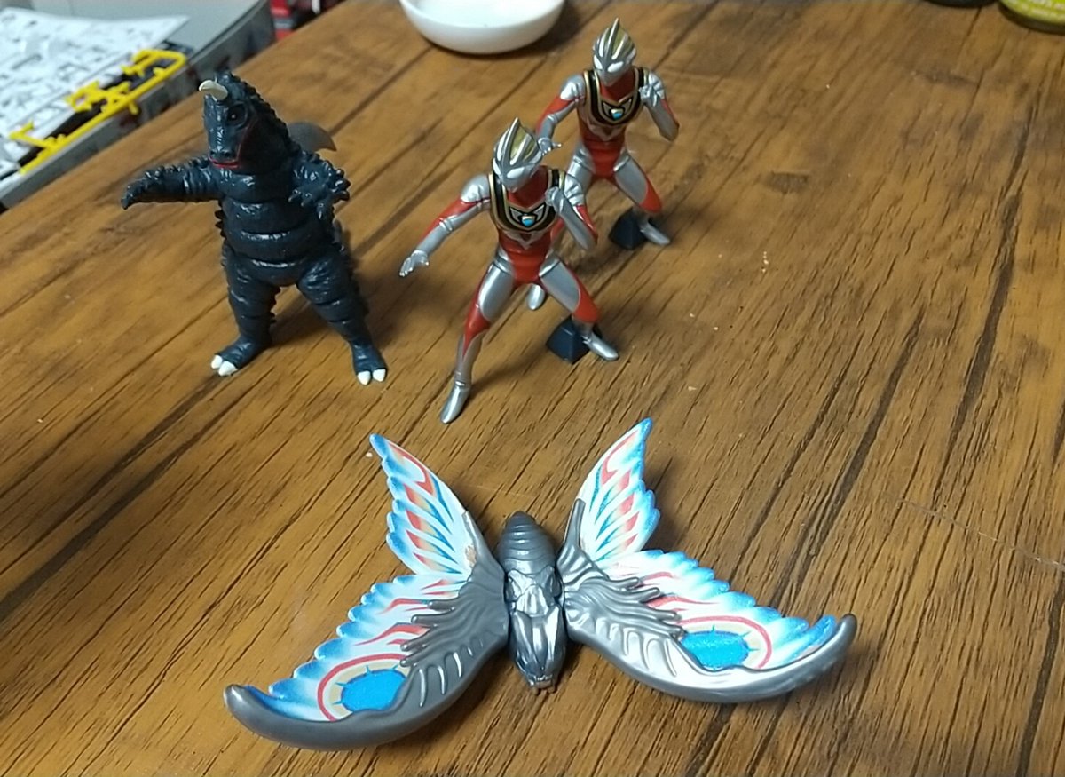 GMGMmk2's tweet photo. コスサミとスパイダーマンに行っただけなのにどうしてオモチャが増えている https://t.co/9pLsckxV9a
