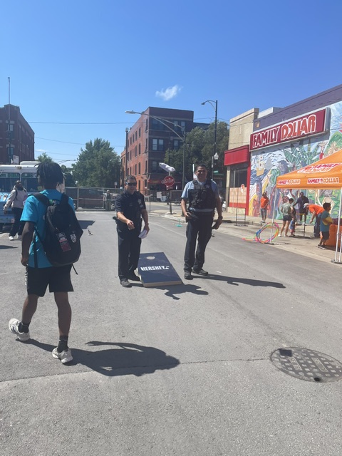 ChicagoCAPS14's tweet photo. 014th District CAPS Officers joined the Boys &amp; Girls Club to celebrate the last day of camp and their annual block party! Officers had a great time spending the day with the kids, handing out freeze pops to help everyone stay cool, and enjoying all the fun the day had to offer. https://t.co/26e8Oybim5