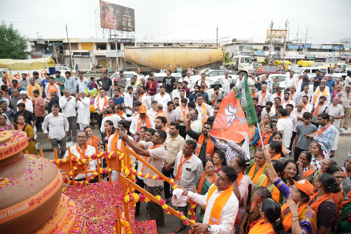 iJagdishBJP's tweet photo. જ્યાં સમરસતા છે, ત્યાં સમૃદ્ધિ છે,
જ્યાં સમાનતા છે, ત્યાં સશક્ત સમાજ છે.

સંત શિરોમણી શ્રી ગુરુ રવિદાસ મહારાજની ૬૫૦મી જયંતી નિમિત્તે યોજાયેલી 'સમરસતા સંકલ્પ અભિયાન' અંતર્ગત 'ભવ્ય કળશ યાત્રા'નું પાટણ જિલ્લાના વિવિધ સ્થળોએ સ્વાગત કરવામાં આવ્યું.

#SamrastaSankalpAbhiyan https://t.co/w2y1WACpVG