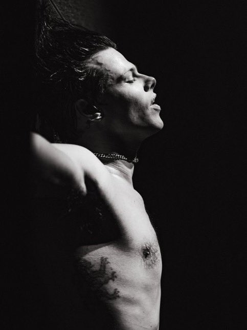 yungbludsd's tweet photo. The end. 6 weeks across the USA and canada.
The best tour of our fucking lives.
You sold it out in a minute and the wild undercurrent of energy in this country fills me with life. https://t.co/4A6Iu0I55z