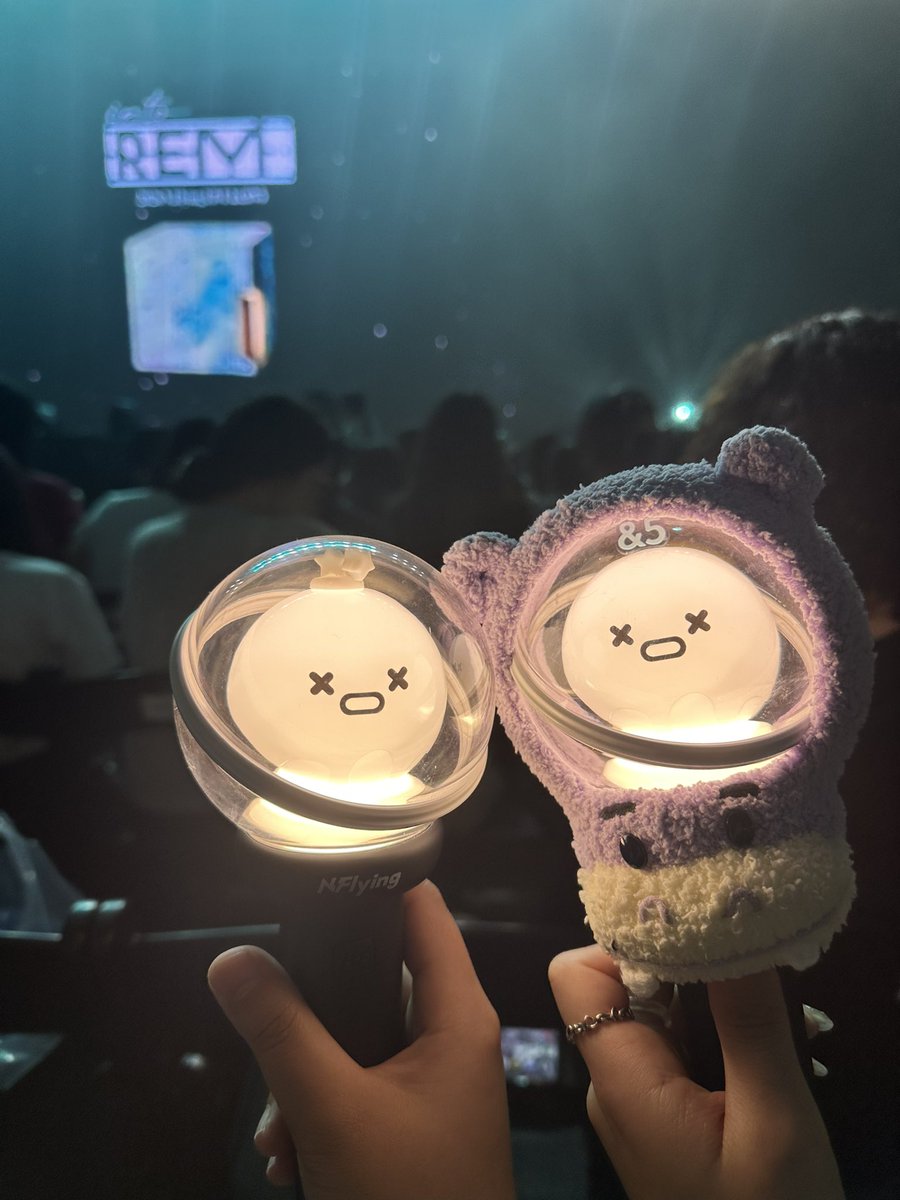 ddinggul_NF's tweet photo. 혐생에 치이다 정말정말정말정말 오랜만에 콘
서트를 온 것 같은데요
다시 한번 느낀건 나는 엔훌라잉 탈덕은 영원히 못하겠다였습니다..
80살까지 함께해… https://t.co/31mlORuODo