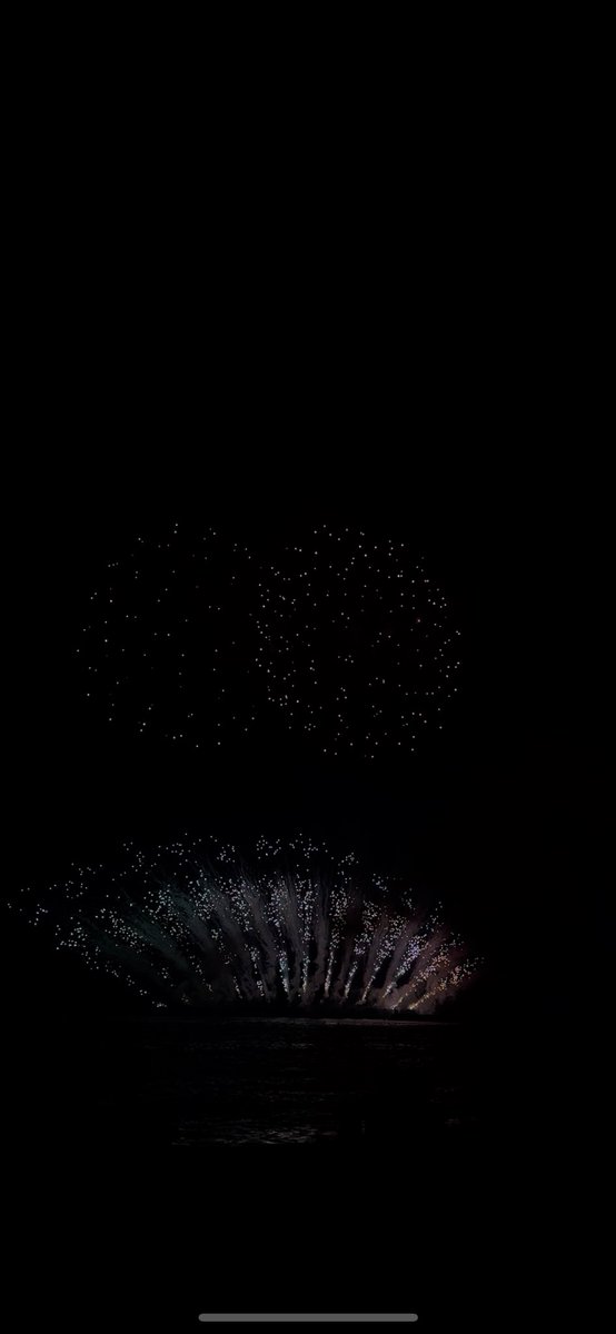 ___AIM___29____'s tweet photo. 彼氏と初めての花火大会が茅ヶ崎とは😭❣️
希望の轍と蛍をバックに見る花火、贅沢すぎ🎆
そして、帰りに魁力屋でラーメン食べてお腹いっぱいになって車で爆睡^_^✌🏾 https://t.co/WOb9sLM5j7