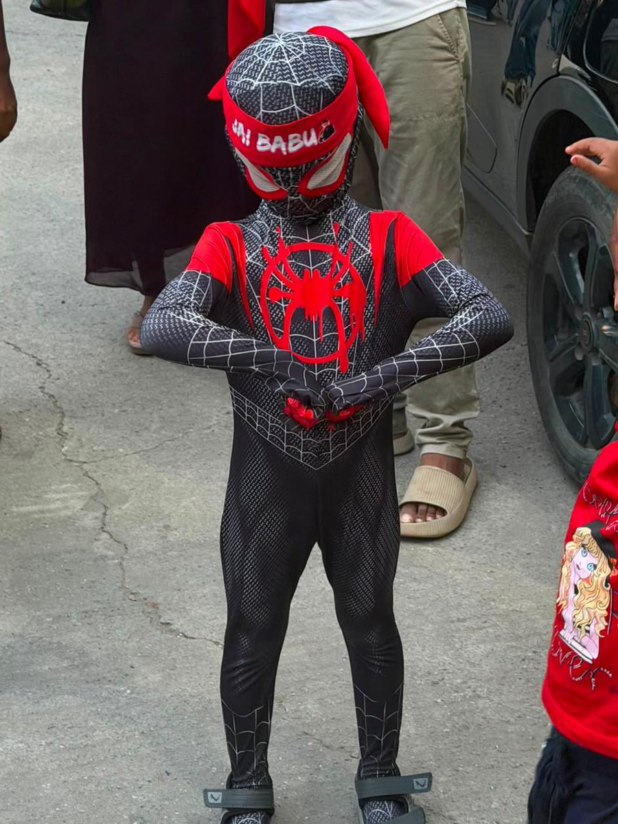 BengaluruMBFC's tweet photo. At Brundha Theatre Bengaluru🔥🔥🔥

Our Cute Little spidy🤩

@urstrulyMahesh #Varanasi #Dookudu https://t.co/RneIIwNYR8