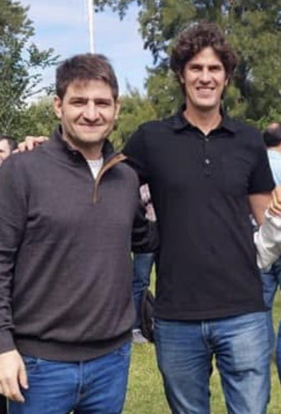 mateomartinezrn's tweet photo. En Santiago del Estero me encontré con una curiosidad. Los mismos que desde Buenos Aires y desde sus cuentas de twitter se rasgan las vestiduras y se creen los dueños de la pureza política, cuando pisan el interior hacen exactamente lo contrario.

Acá, acuerdan con La Libertad Avanza. Y mientras la UCR compite con la histórica Lista 3 en la capital y en muchísimas localidades de la provincia, ellos se alían con lo que critican, juegan por afuera y van contra su propio partido.