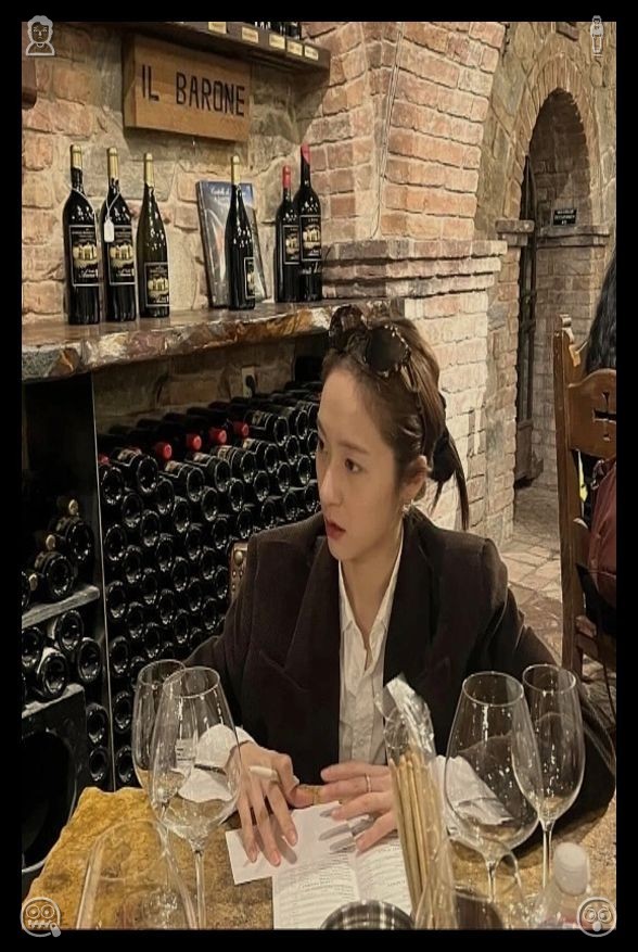Rickimongg's tweet photo. 🛀From this moment on, pick hope each and every day.978902I cast my flashlight across the walls, spotting odd etchings—possibly left by creatures, possibly by an ancient civilization. I can’t say for sure, yet they deepen the cave’s enigma, making it feel all the more extraor https://t.co/bL9ser3DO9