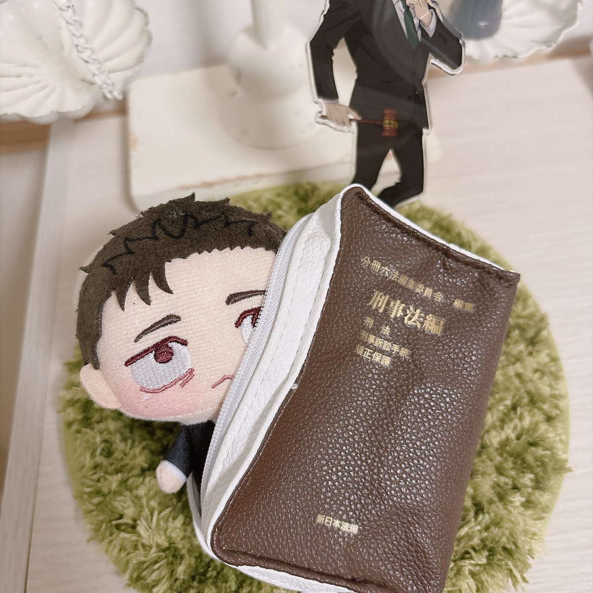nil_404o0's tweet photo. ちょぴ、六法全書ポーチにジャストフィットなので最高 https://t.co/j2QqUfCoye