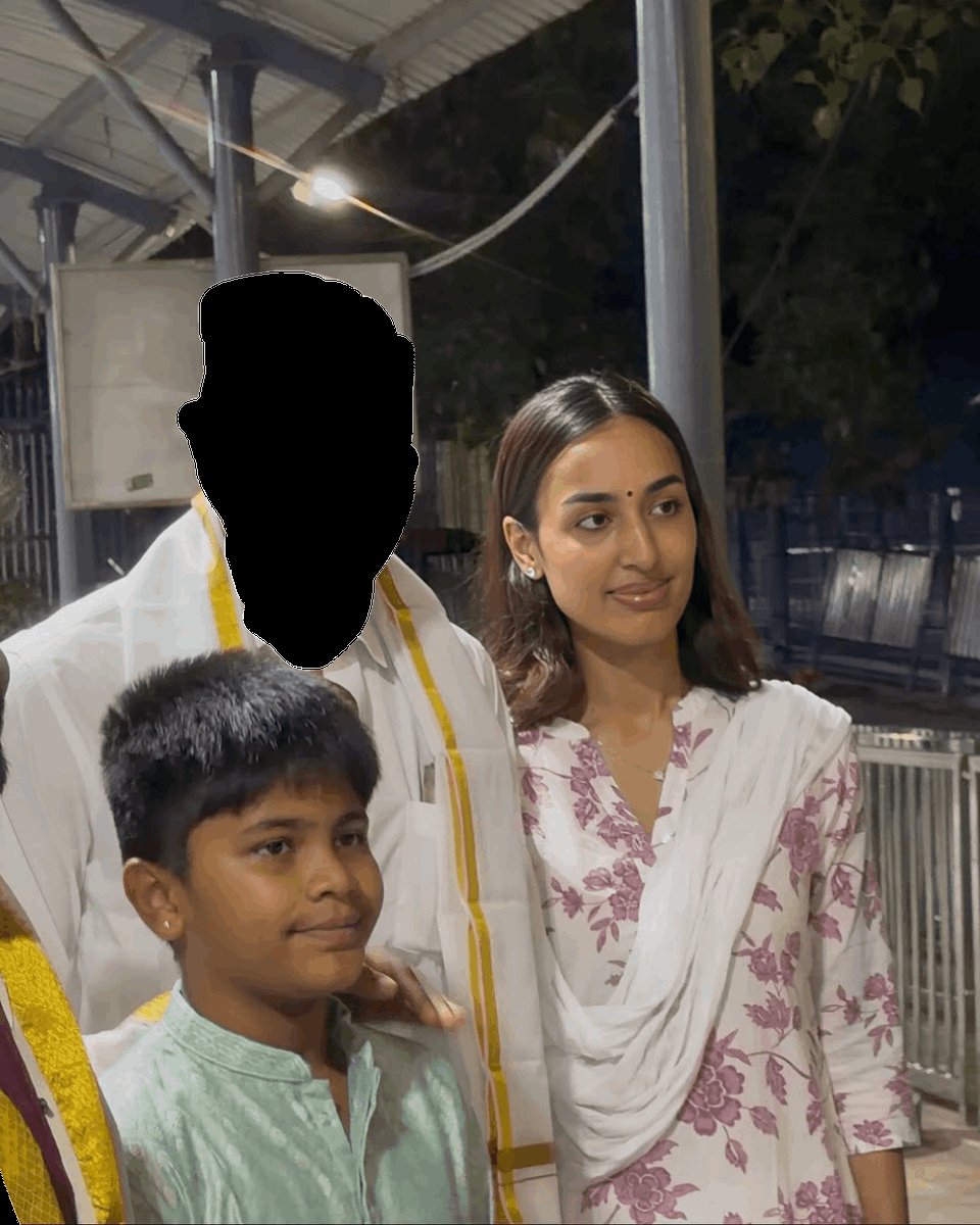 super07mahi's tweet photo. Guess who is this??🤔 https://t.co/mdZIo1Eoxj