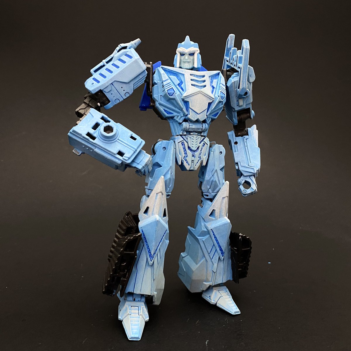 deliciouspeter's tweet photo. Stay Frosty my friends
#transformerscustoms
#transformers
#megatron https://t.co/hA22ZjvWL6