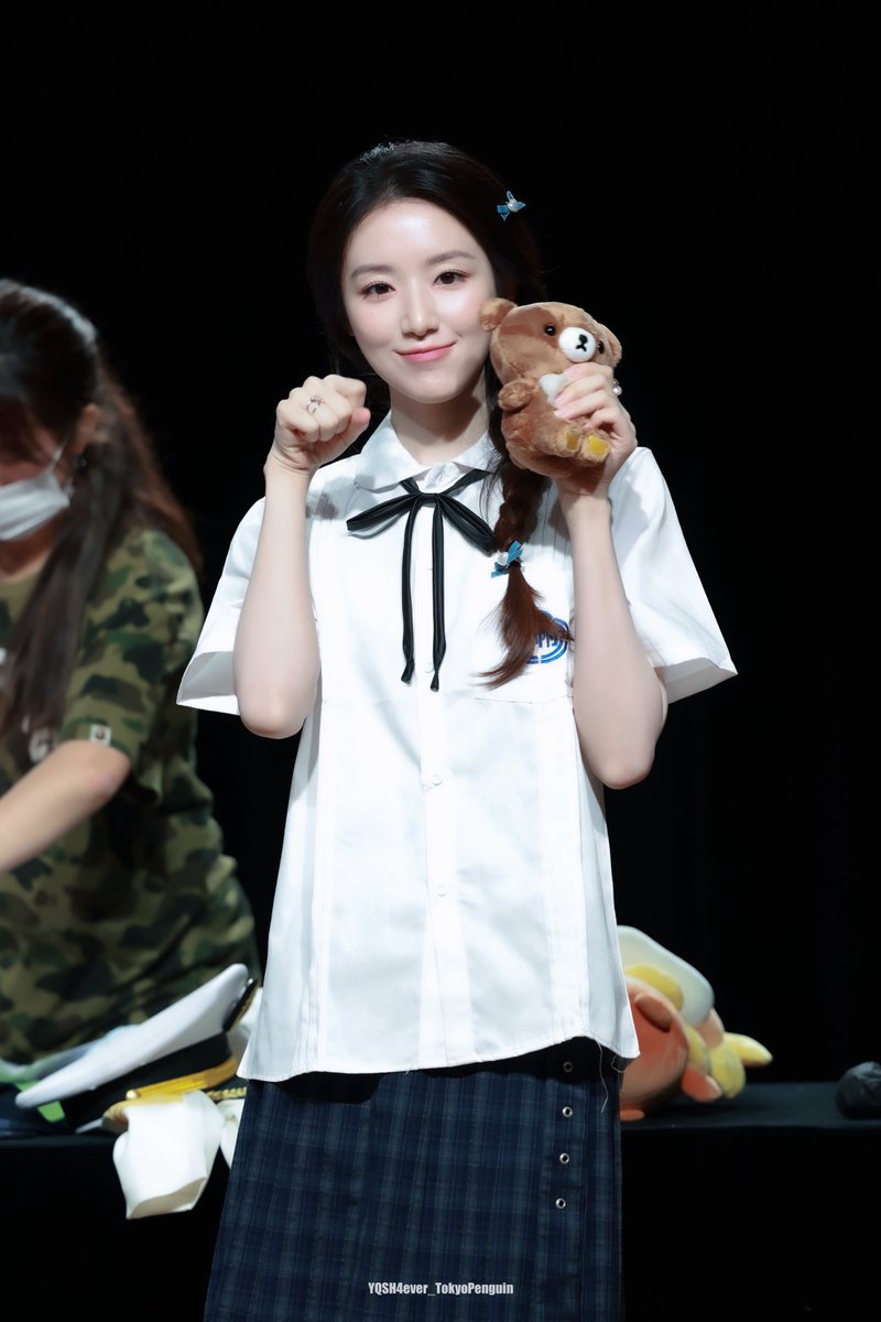 SHKYChelle's tweet photo. 260725 AM Fansign HQ 

在簽售撿到了林家琪養的可愛小咪🐱

#idle    #아이들      
#슈화  #舒華 #SHUHUA https://t.co/09OoJ9nOfc
