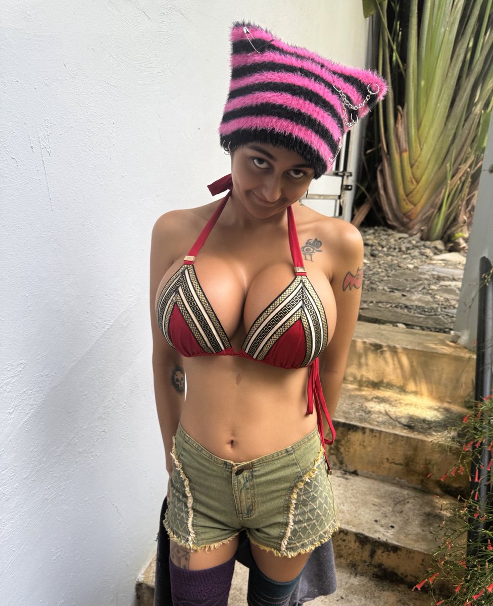 Kitty_Plus_Plus's tweet photo. Won't you come see my latest photoshoot?
Your link is in my bio😘
#summerfun #poolside #bikini https://t.co/R60bzE4STm
