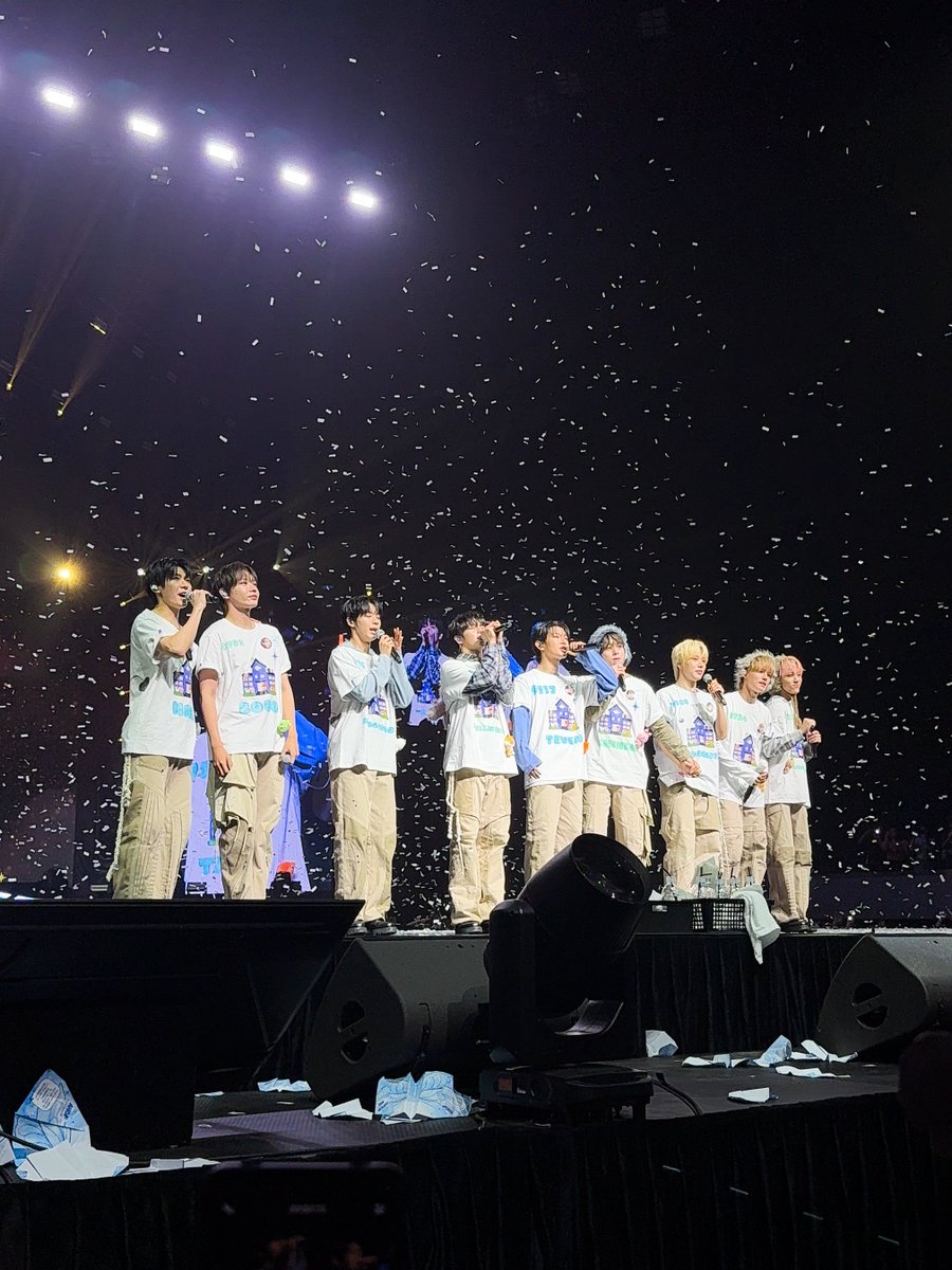 httpjks's tweet photo. you worked hard, my loves 🫳🥹 

(umaasa pa din matutuloy bangkok and hk stops) https://t.co/J6Tgzn5iWk