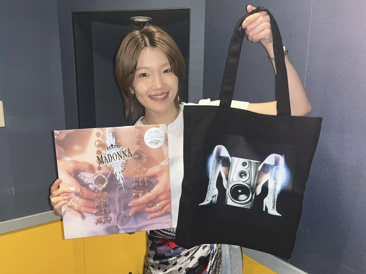 rock_vibration's tweet photo. Madonna Forever Young Special🪩 
フォロー＆リポストで当たる！プレゼントCP🎁 

名盤『Like A Prayer』アナログ盤 ＆トートバッグをセットで3名様に！ 

【応募方法】 
① このアカウントをフォロー ！
② この投稿をリポスト！ 

⏰締切は8月9日(日) 22:00まで 

#rock_north https://t.co/ugspmcNmOy
