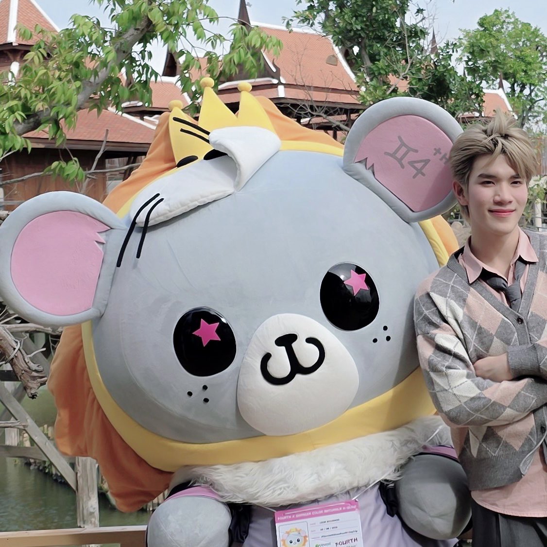 libraforq4th's tweet photo. พ่อลูกสำเนาถูกต้องน้าเนี่ย ผมอุนพ่อปลิวอุนลูกก็ปลิวด้วย น่าร้ากง่ะ https://t.co/scT4q5TJot